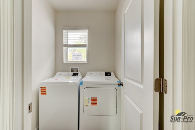 Building Photo - 982 Commons Way