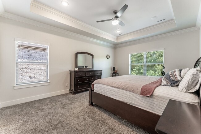 Building Photo - "Contemporary Elegance: Spacious 4 Bed, 3 Bath Modern Rental Home"