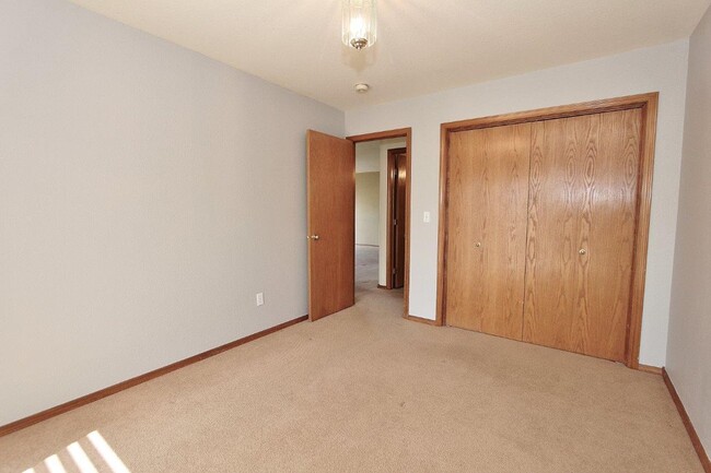 Building Photo - Single-Level Townhome Nestled in SE Boise