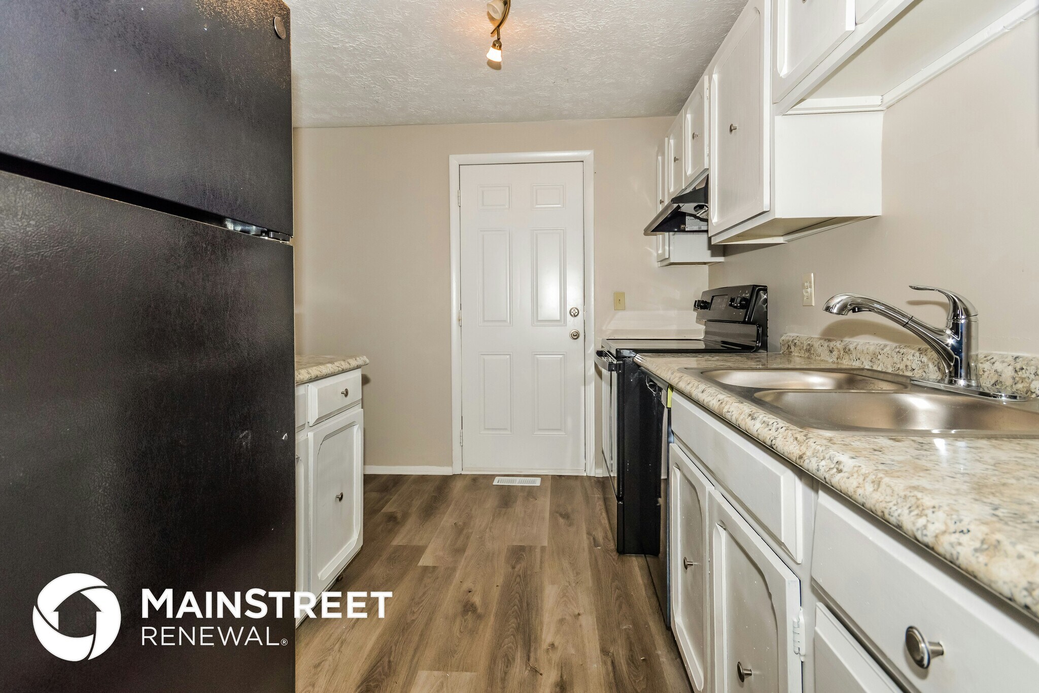 Building Photo - 6839 S Lawndale Ave