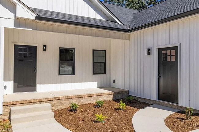 Building Photo - Earn Wealth While Leasing - Like a Homeowner - Lease to Own