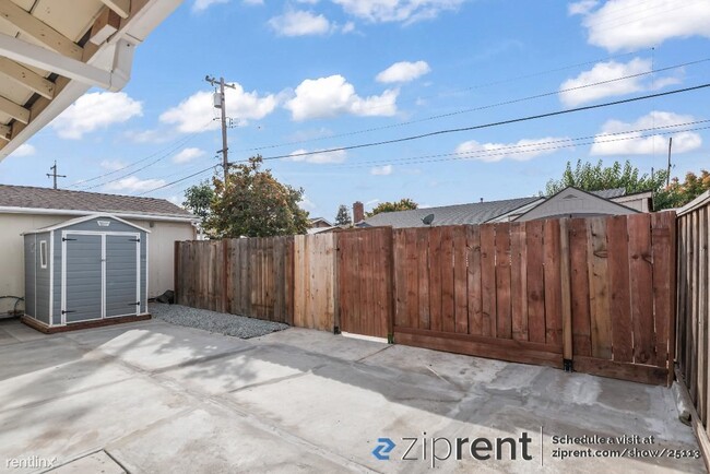 Building Photo - 1 br, 1 bath 4plex - 1935 Kinross Way, San...