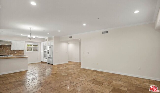Building Photo - 10616 Kinnard Ave