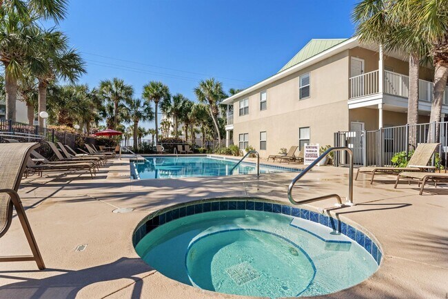 Building Photo - Beautifully furnished 2B/2B condo steps from Gulf of Mexico available for long term lease!