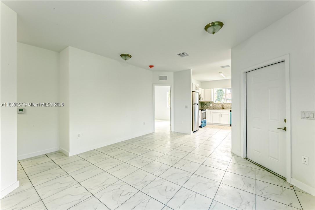 Building Photo - 14815 NE 7th Ct