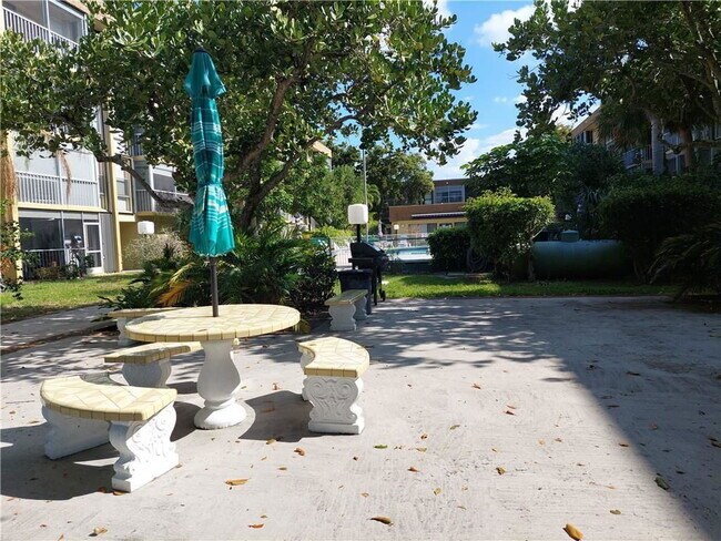 Building Photo - 367 S Federal Hwy