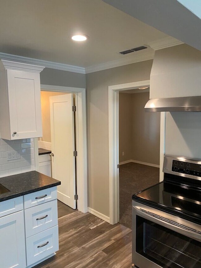 Building Photo - 415-419 SIXTH