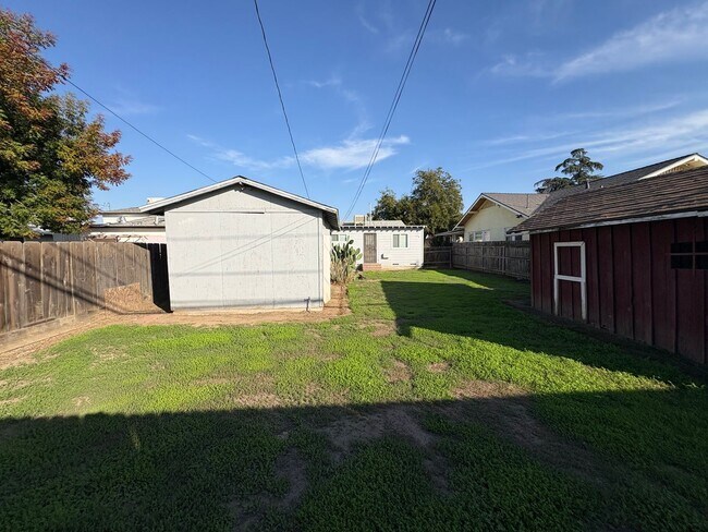 Building Photo - Cozy Home On Spacious Lot Available Now!