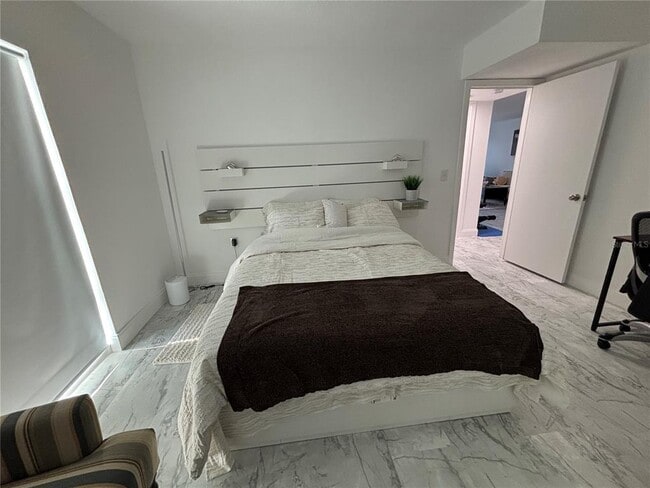 Building Photo - 4904 38th Way S