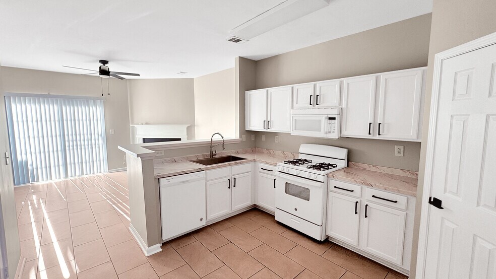 Building Photo - 3389 Hidden Cove Cir