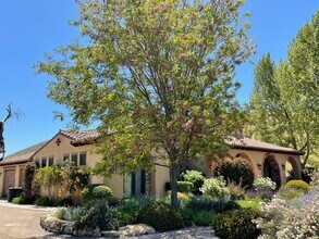 Building Photo - Gorgeous Wine Country 3 Bedroom 2 Bath Sin...