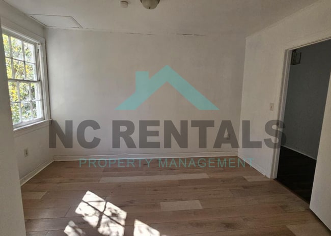 Building Photo - 1006 Panola St