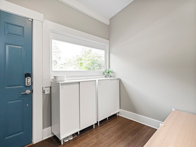 Building Photo - 622 N Hamilton Ave