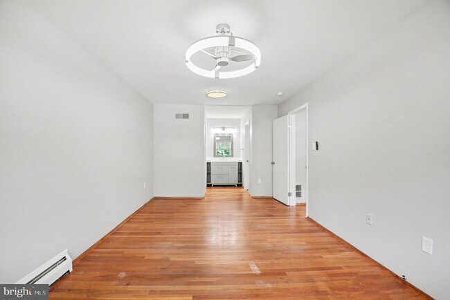 Building Photo - 4522 Glendale Rd