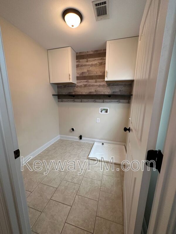 Building Photo - 1731 Edenburg Way