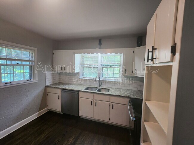 Building Photo - 580 Holly St NW