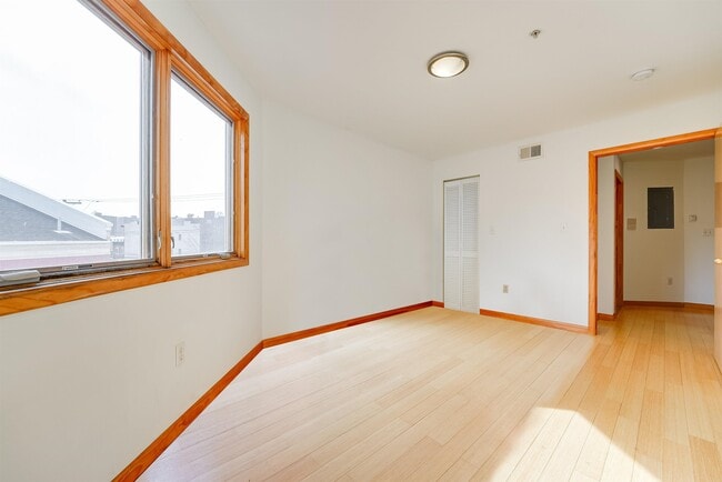 Building Photo - 416 63rd St