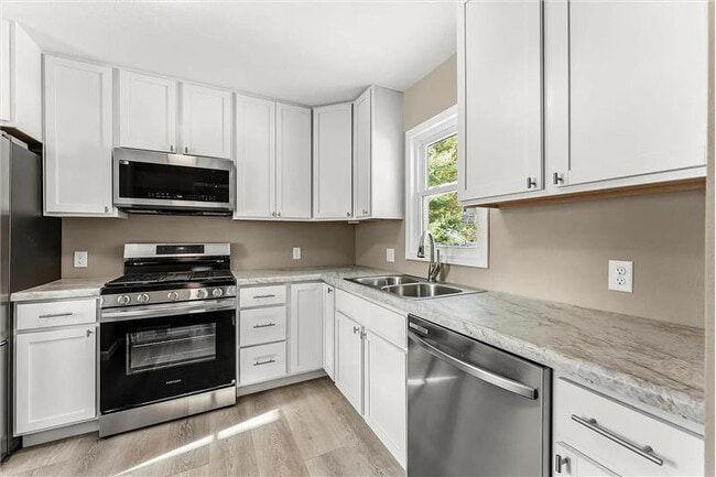 Building Photo - 1407 W Clark St