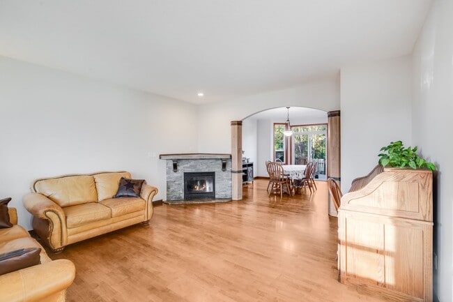 Building Photo - Beautiful 5 bed, 3 bath rental home in North Central, Gresham!