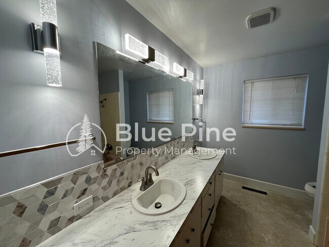 Building Photo - 315 Evans Ave