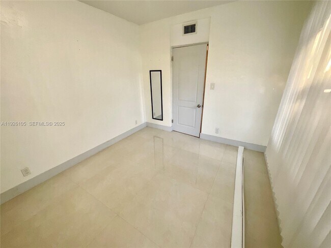 Building Photo - 1612 NE 2nd Ct