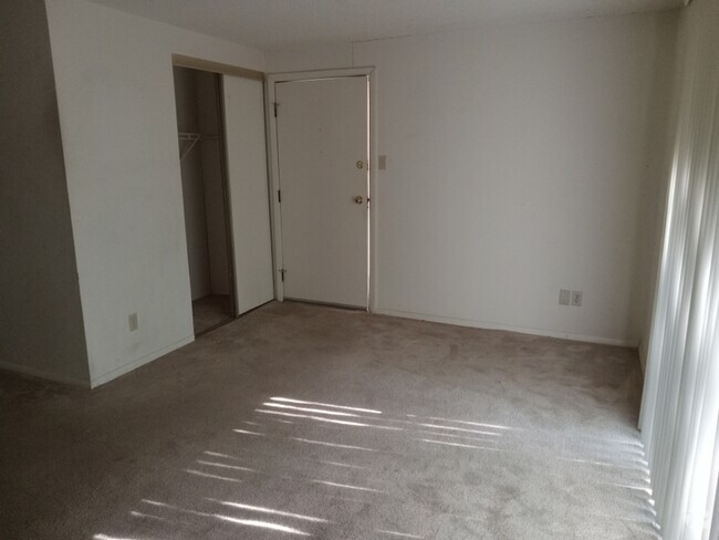 Building Photo - 34 Woodglen Apartment
