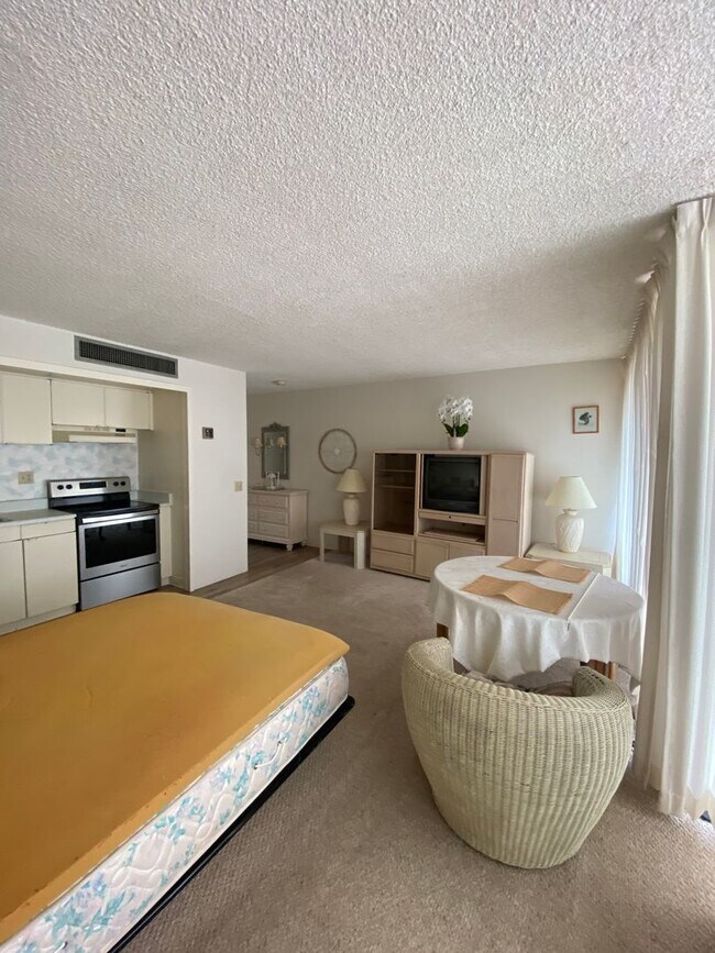 Building Photo - 84-680-680 Kili Dr