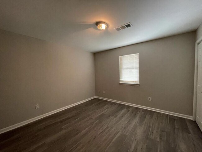 Building Photo - 2000 Patterson Ct