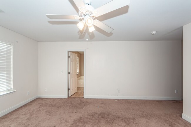 Building Photo - 3 Bedroom 2.5 Bath Townhome in Wescott Pla...