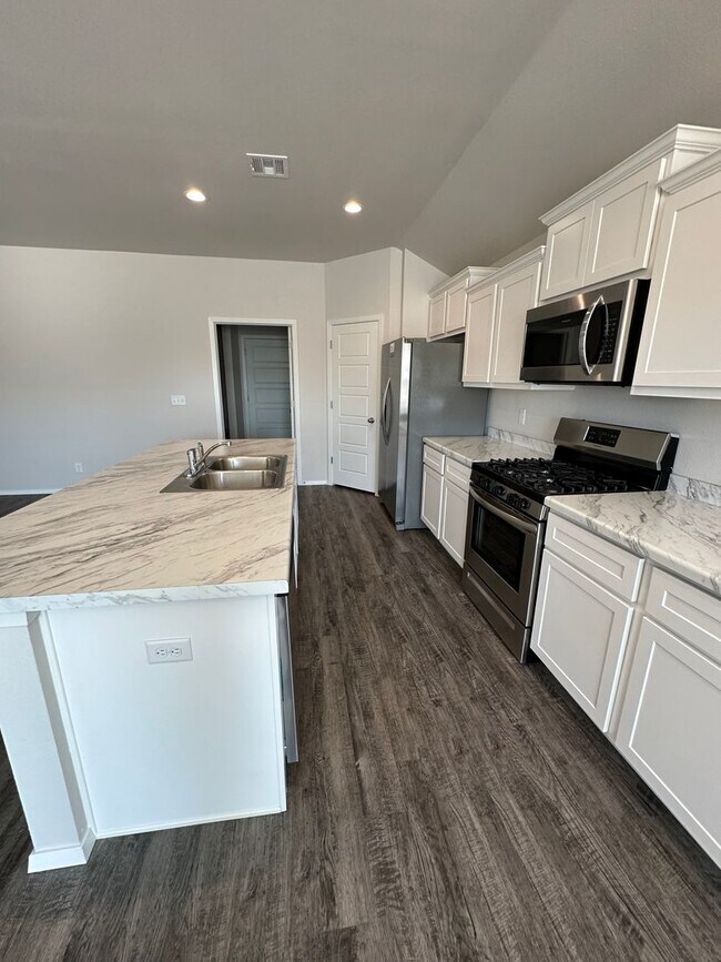 Building Photo - *Pre-leasing* Four Bedroom | Two Bath Home...