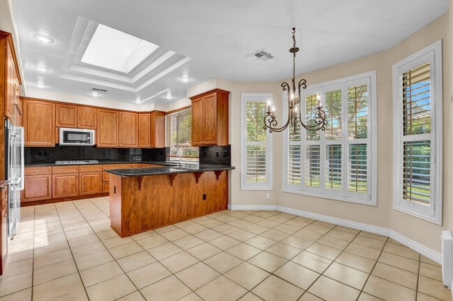 Building Photo - Single Story in Country Club Hills!