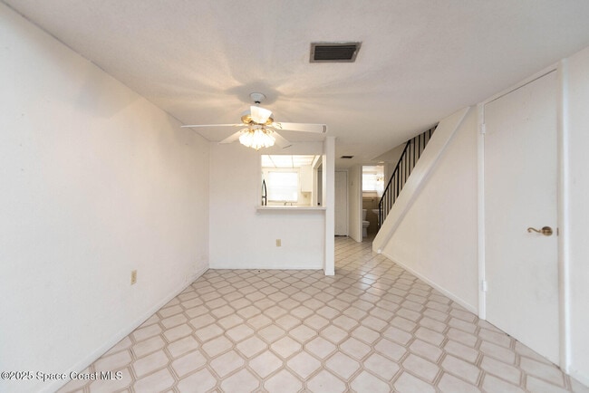 Building Photo - 2511 Country Club Dr