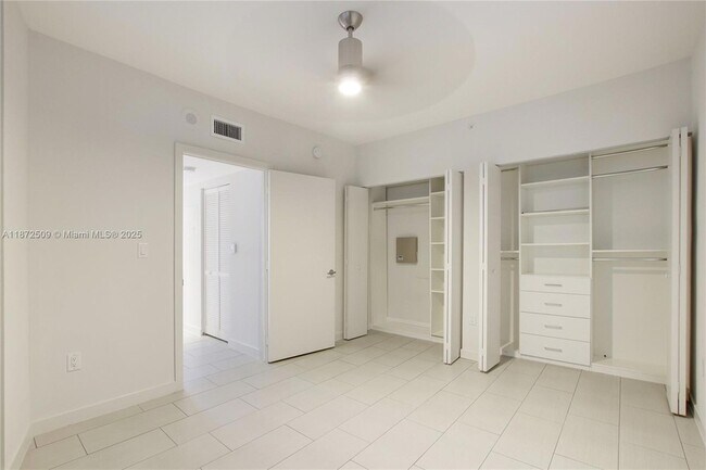 Building Photo - 1756 N Bayshore Dr