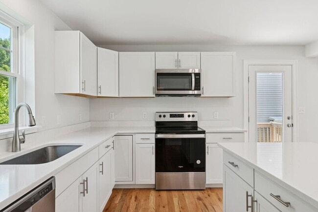 Building Photo - 3 Thomas Dr