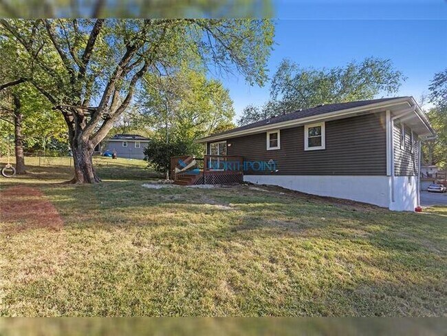 Building Photo - 4 bed, 2 bath, large backyard, SPECIALS AVAILABLE!