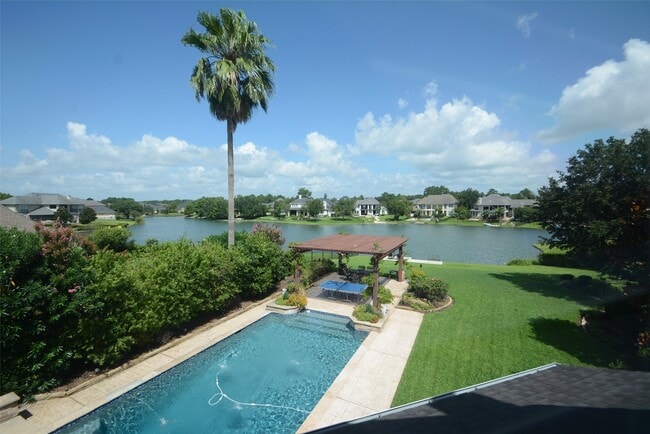 Building Photo - 15302 Bandera Falls Bend