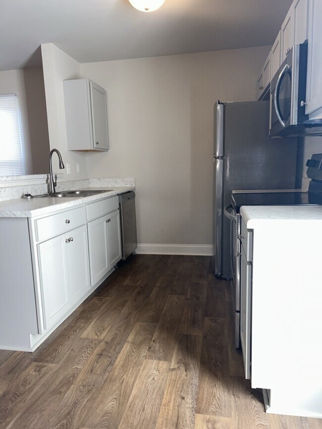 Building Photo - 2 Bedroom 1.5 Bathroom