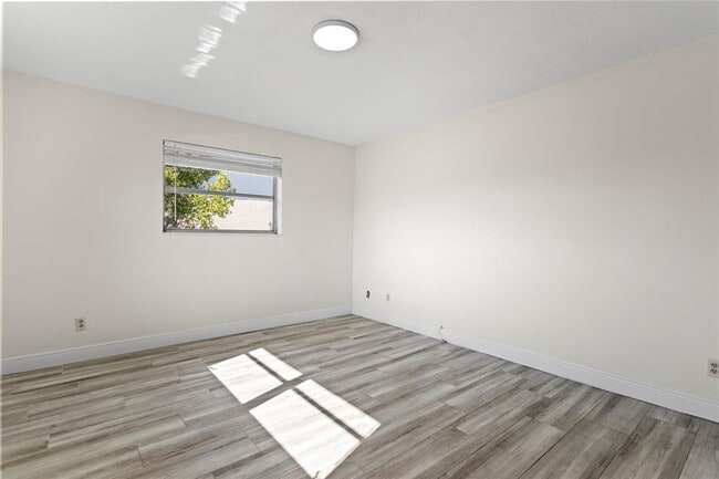 Building Photo - 493 NW 43rd St