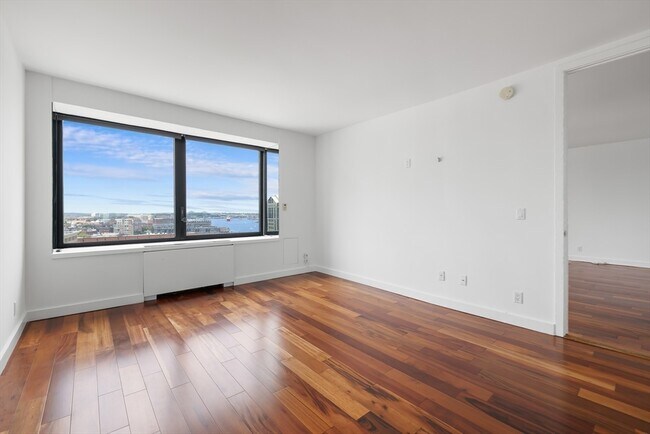 Building Photo - 65 E India Row
