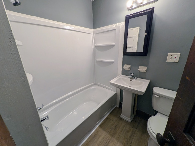 Building Photo - 214-214 S Front St