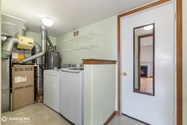 Building Photo - 417 Van Gogh Cir