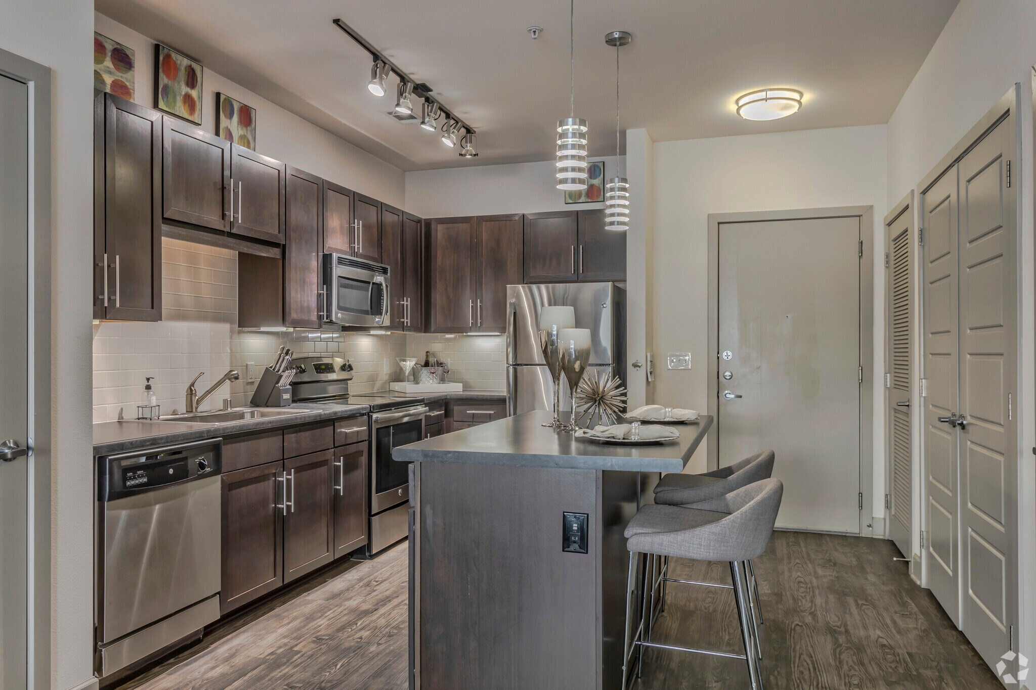 Pike West Commerce 444 W Commerce St Dallas TX 75208 Apartment Finder