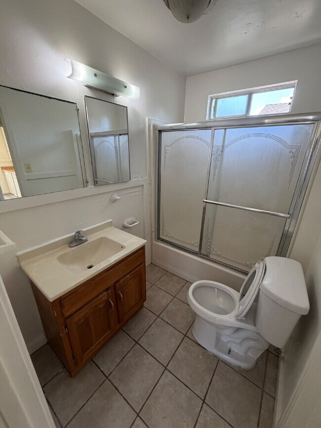 Building Photo - Charming 1-Bedroom cottage