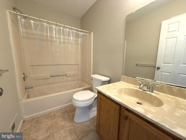 Building Photo - 44 Pondview Ln