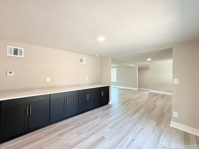 Building Photo - 312 Avondale Ave