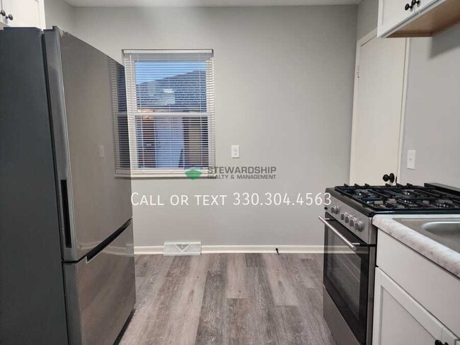 Building Photo - 2559 Edwin Ave