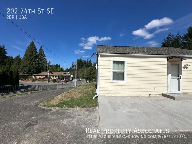 Building Photo - 202 74th St SE
