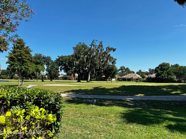 Building Photo - 1059 Country Club Dr