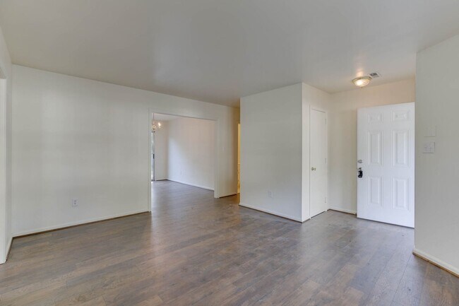 Building Photo - 20 Jolama Dr