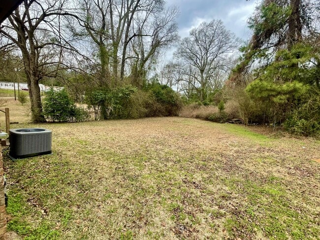 Building Photo - 2968 Oak St